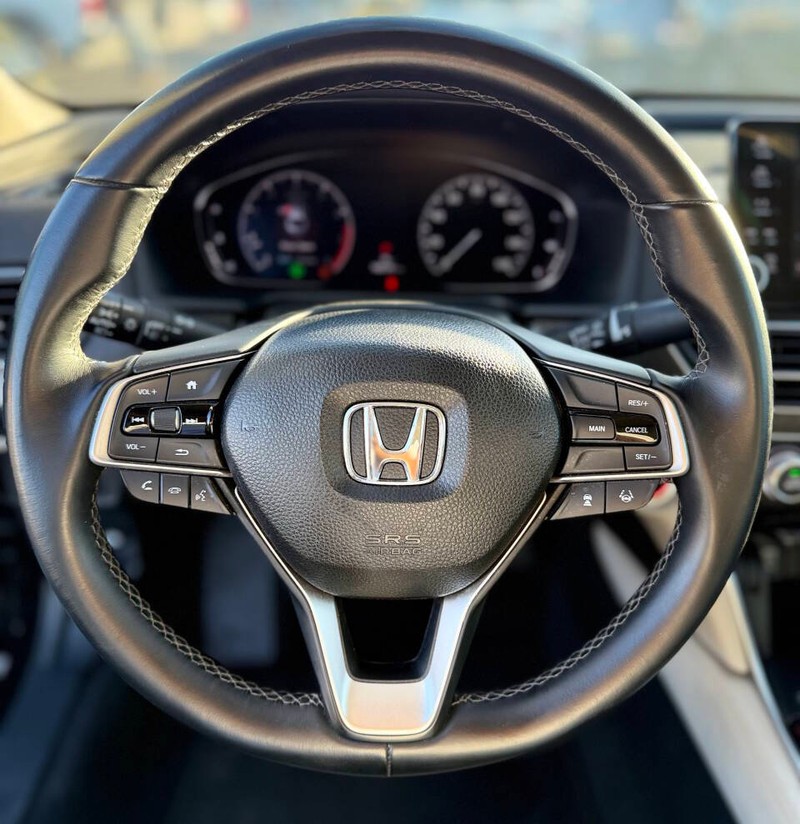 Honda Accord Sedan Vehicle Full-screen Gallery Image 11