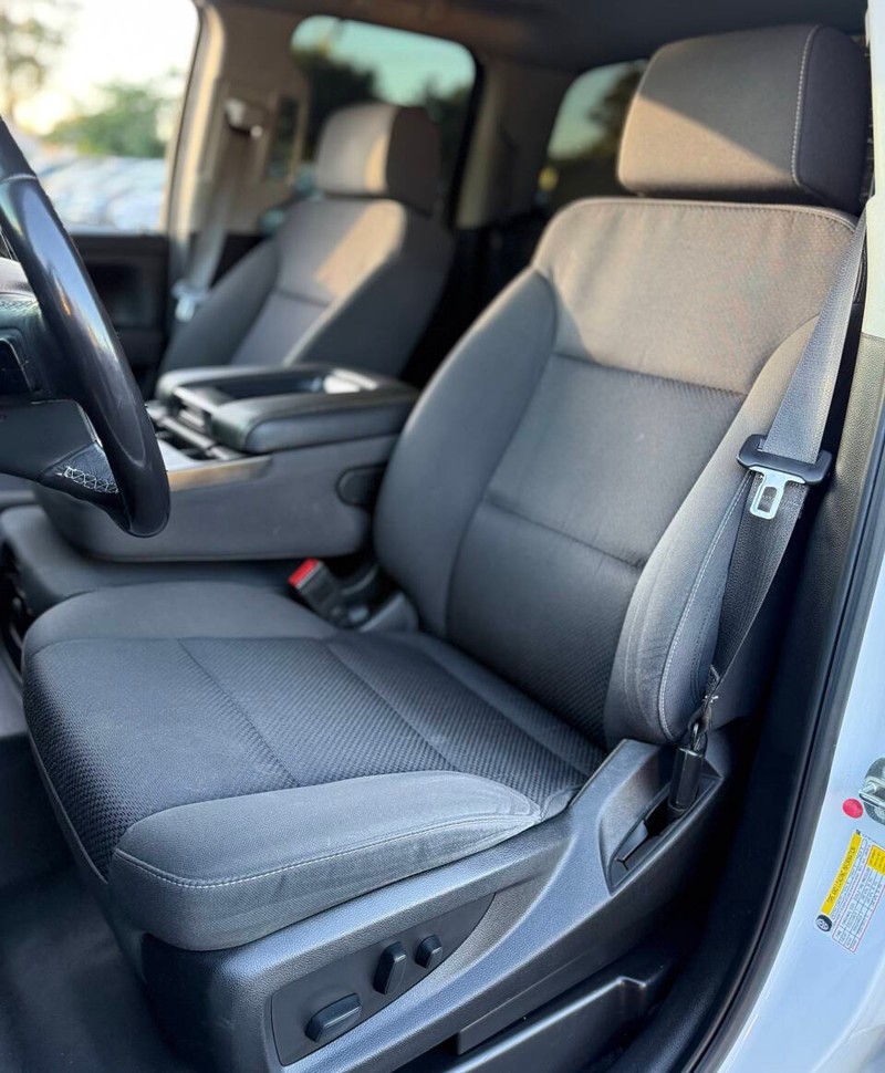 Chevrolet Silverado 1500 Vehicle Full-screen Gallery Image 12