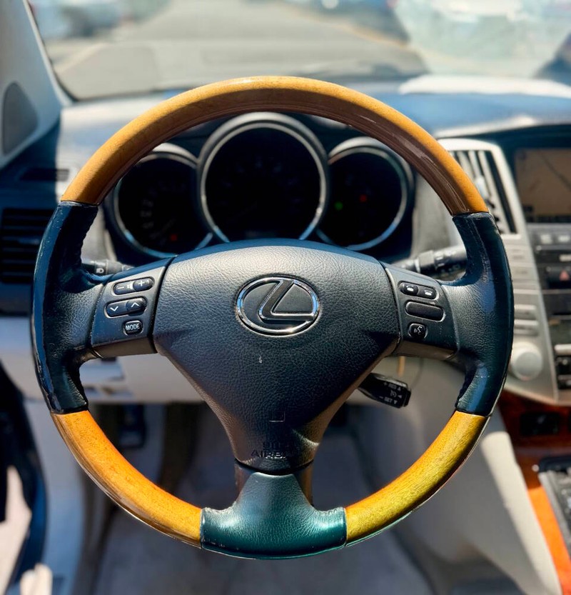 Lexus RX 350 Vehicle Full-screen Gallery Image 09