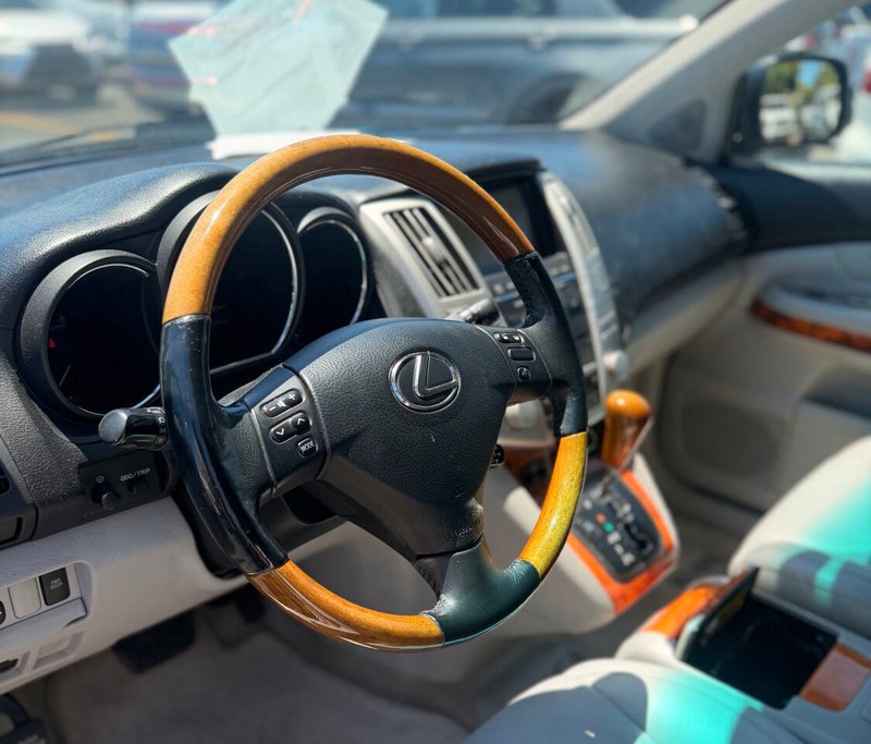 Lexus RX 350 Vehicle Full-screen Gallery Image 10