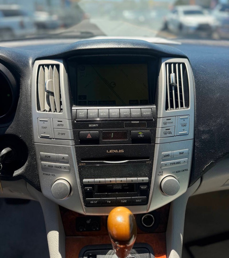 Lexus RX 350 Vehicle Full-screen Gallery Image 12