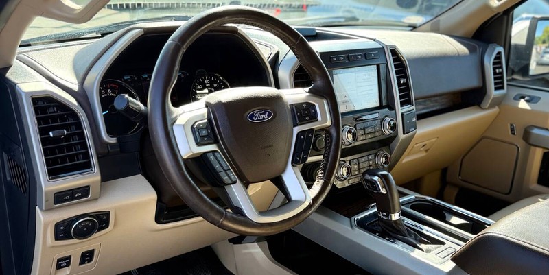 Ford F-150 Vehicle Full-screen Gallery Image 09