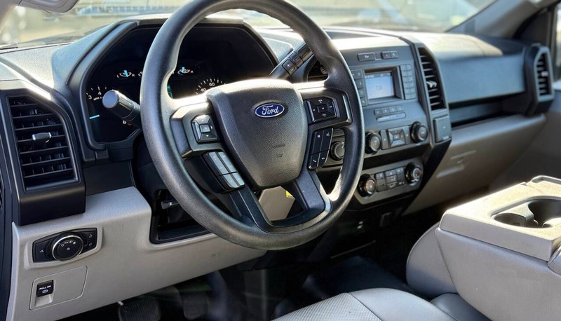 Ford F-150 Vehicle Full-screen Gallery Image 08