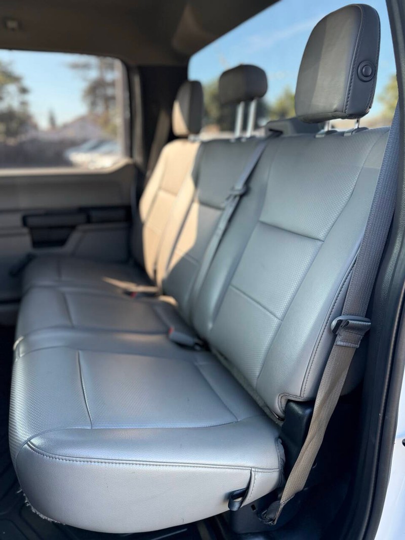 Ford F-150 Vehicle Full-screen Gallery Image 15