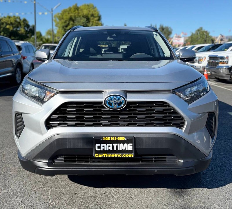 Toyota RAV4 Hybrid Vehicle Full-screen Gallery Image 02