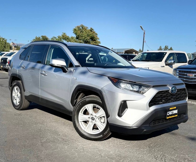 Toyota RAV4 Hybrid Vehicle Full-screen Gallery Image 03