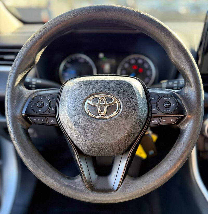 Toyota RAV4 Hybrid Vehicle Full-screen Gallery Image 10