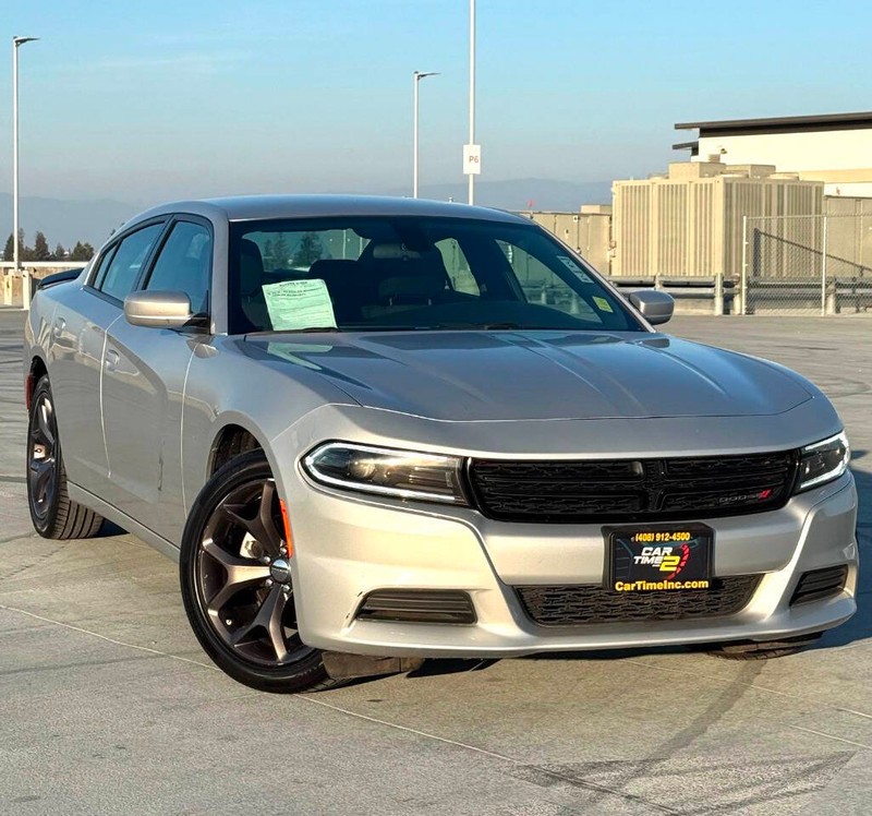 Dodge Charger Vehicle Full-screen Gallery Image 03