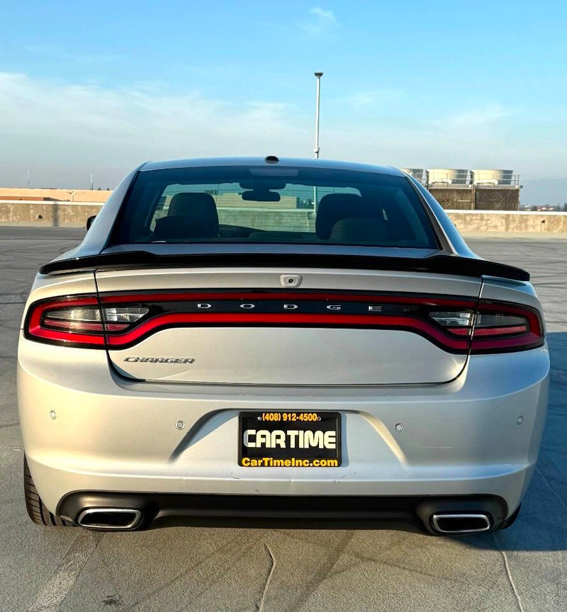 Dodge Charger Vehicle Full-screen Gallery Image 06