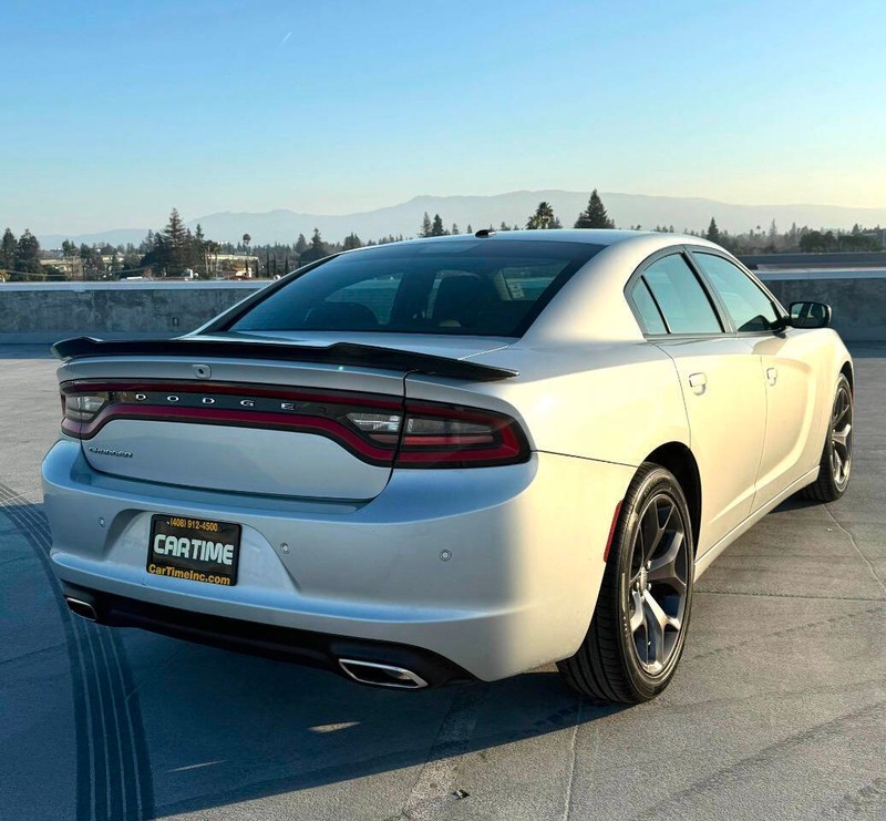 Dodge Charger Vehicle Full-screen Gallery Image 07