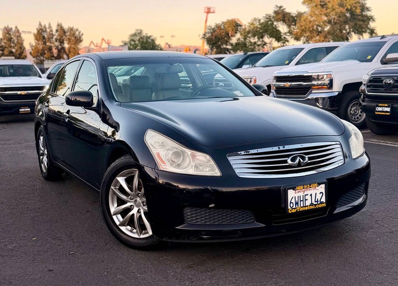 INFINITI G35 Sedan Vehicle Full-screen Gallery Image 02
