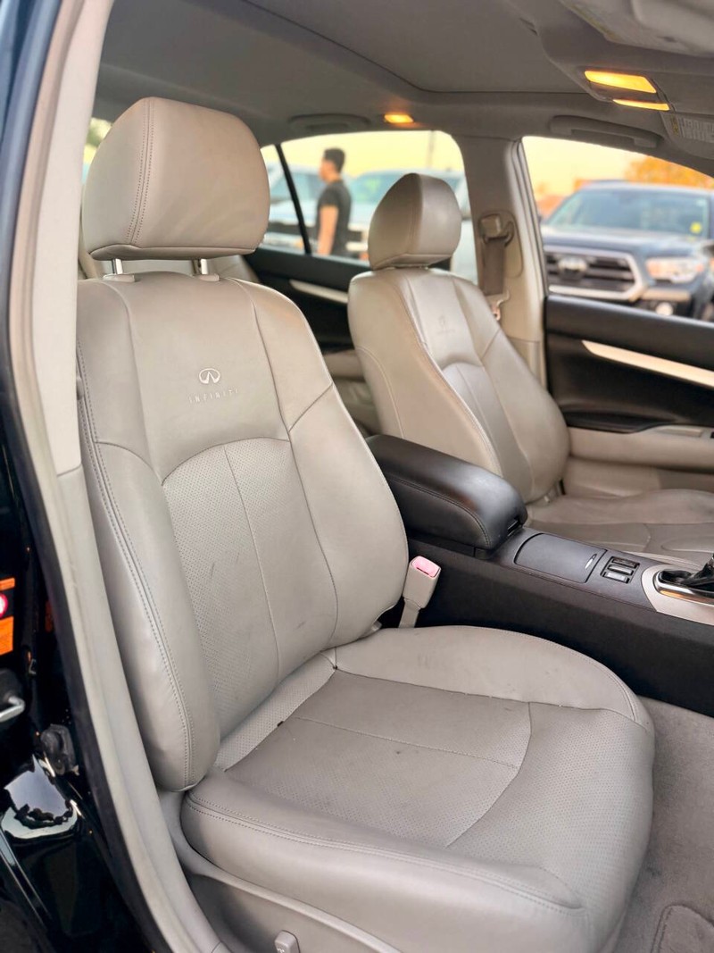 INFINITI G35 Sedan Vehicle Full-screen Gallery Image 10