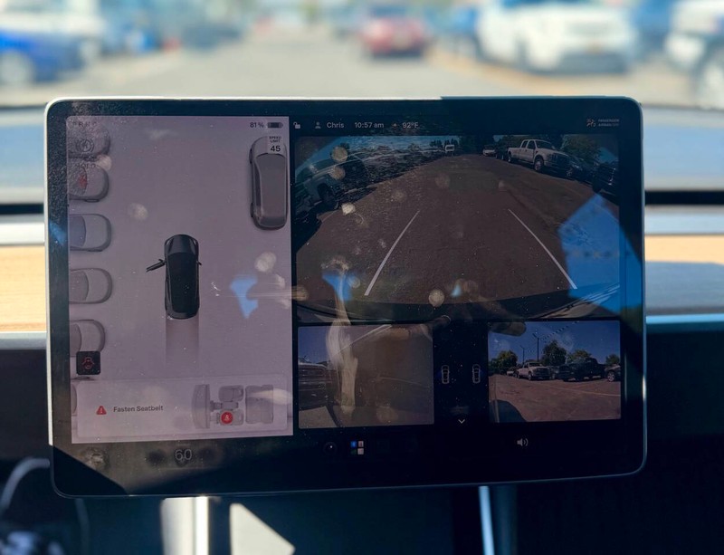 Tesla Model 3 Vehicle Full-screen Gallery Image 12