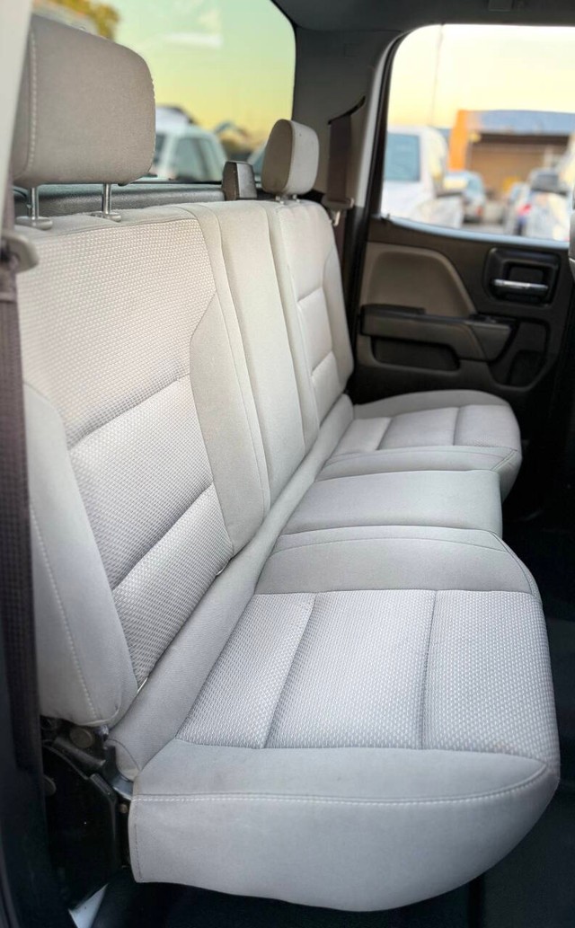 Chevrolet Silverado 1500 Vehicle Full-screen Gallery Image 16
