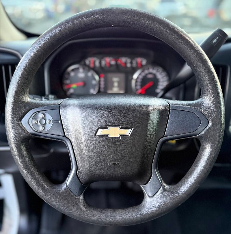 Chevrolet Silverado 1500 Vehicle Full-screen Gallery Image 11
