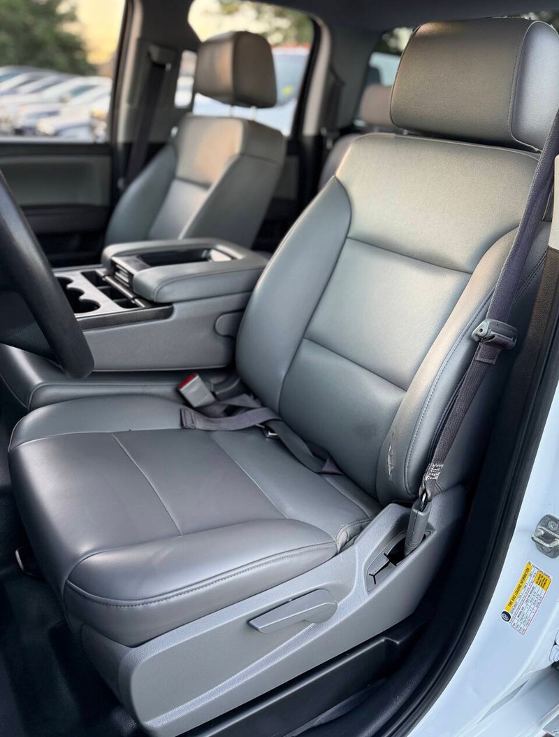 Chevrolet Silverado 1500 Vehicle Full-screen Gallery Image 13