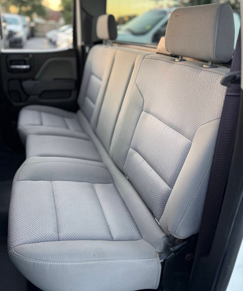 Chevrolet Silverado 1500 Vehicle Full-screen Gallery Image 17