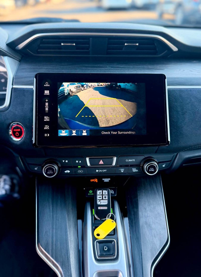 Honda Clarity Plug-In Hybrid Vehicle Full-screen Gallery Image 10