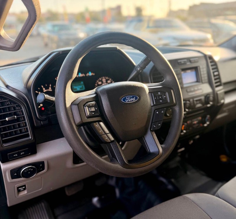 Ford F-150 Vehicle Full-screen Gallery Image 10