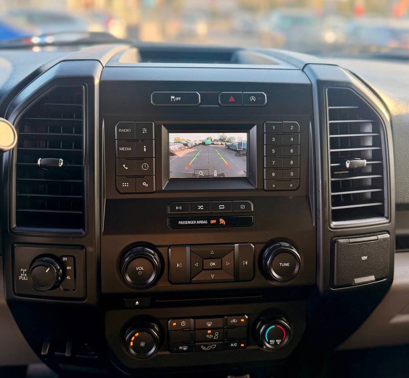 Ford F-150 Vehicle Full-screen Gallery Image 11