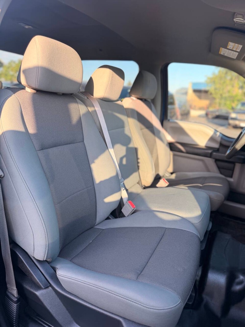 Ford F-150 Vehicle Full-screen Gallery Image 15