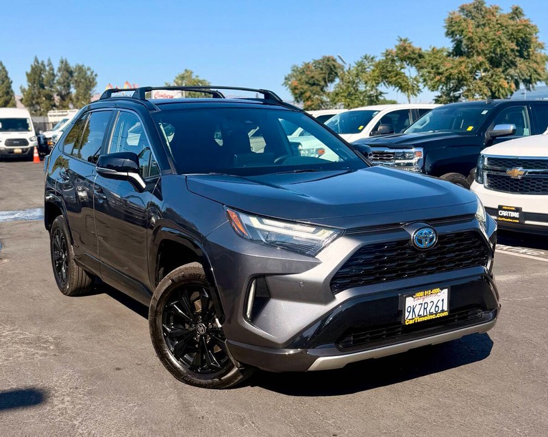 Toyota RAV4 Vehicle Full-screen Gallery Image 02