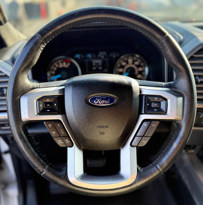 Ford F-150 Vehicle Full-screen Gallery Image 10