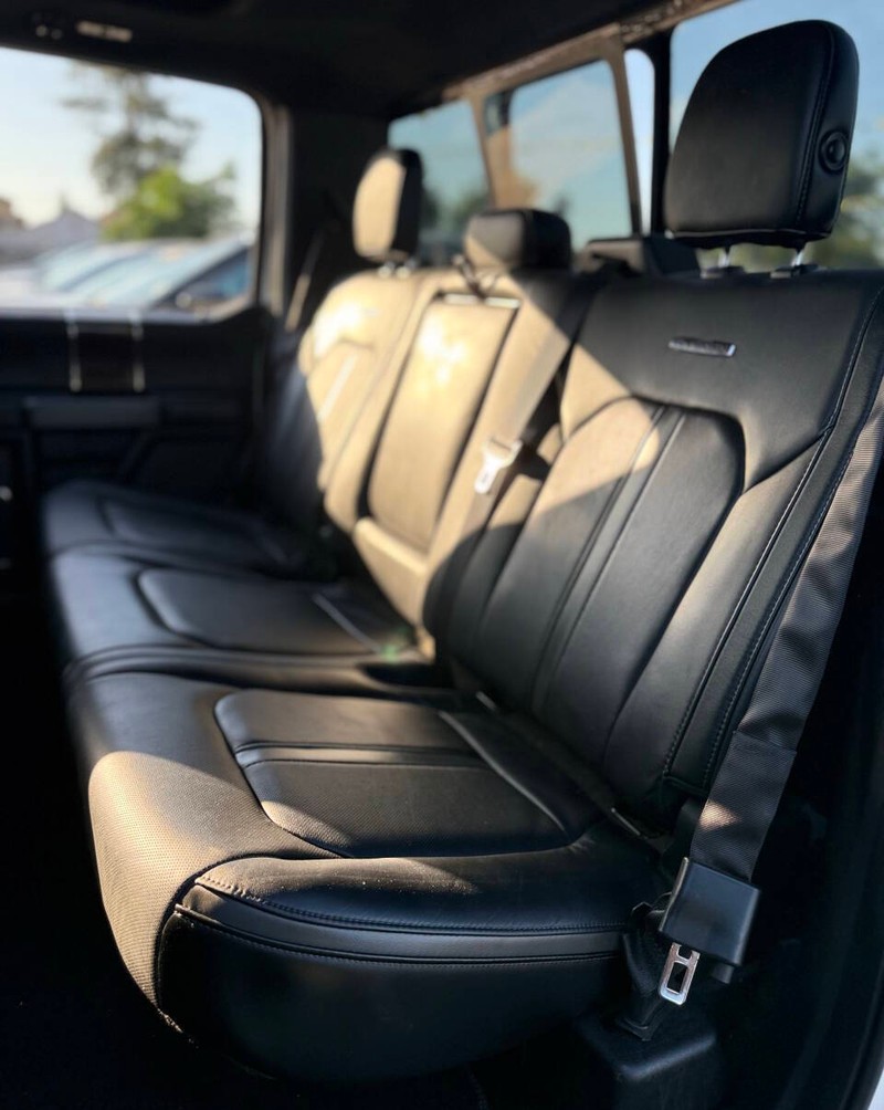 Ford F-150 Vehicle Full-screen Gallery Image 17