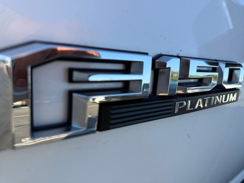 Ford F-150 Vehicle Full-screen Gallery Image 18