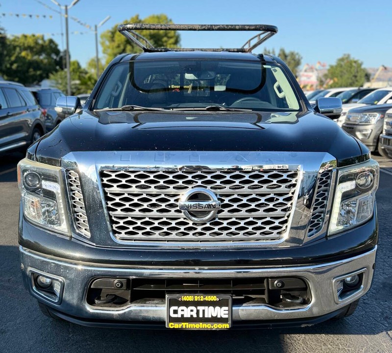 Nissan Titan Vehicle Full-screen Gallery Image 12