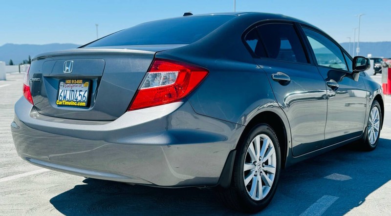 Honda Civic Sedan Vehicle Full-screen Gallery Image 09