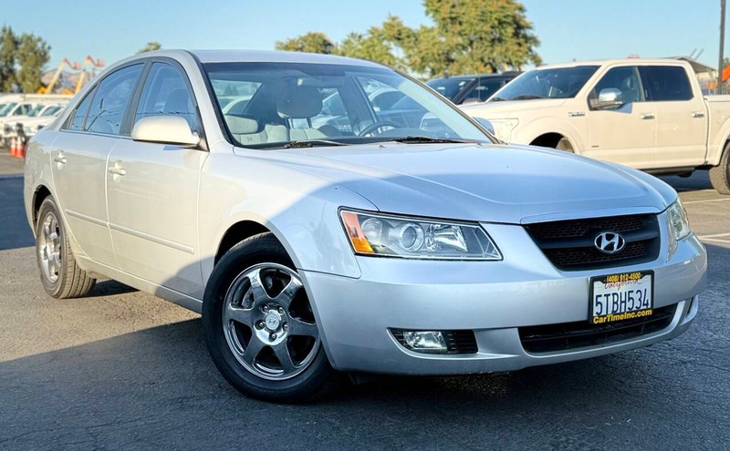 Hyundai Sonata Vehicle Full-screen Gallery Image 03