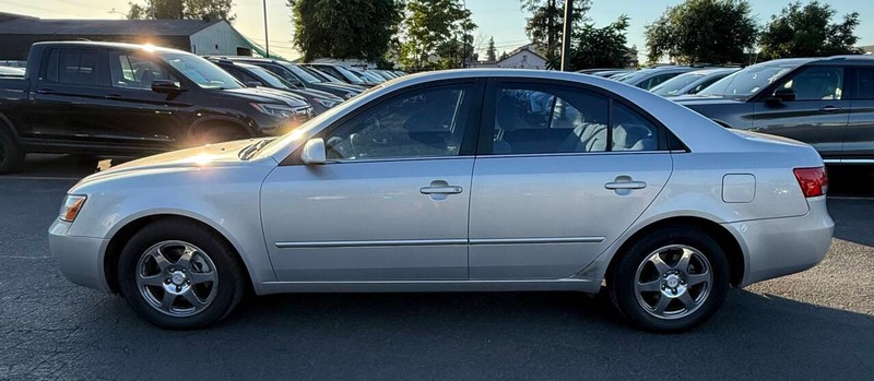 Hyundai Sonata Vehicle Full-screen Gallery Image 04
