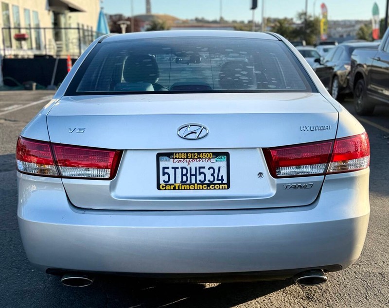 Hyundai Sonata Vehicle Full-screen Gallery Image 07