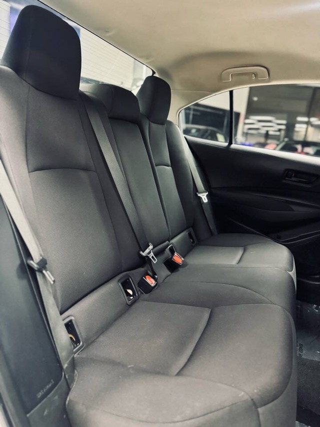 Toyota Corolla Vehicle Full-screen Gallery Image 19