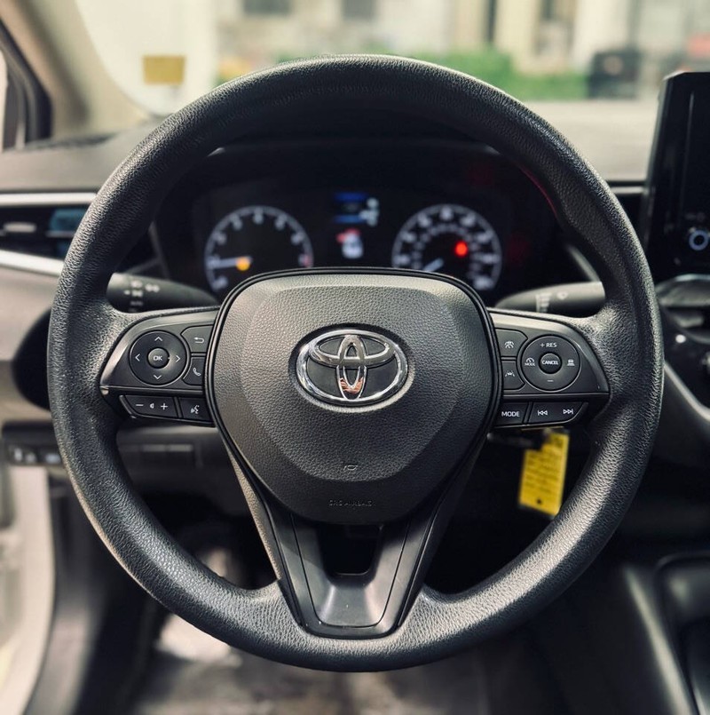 Toyota Corolla Vehicle Full-screen Gallery Image 12