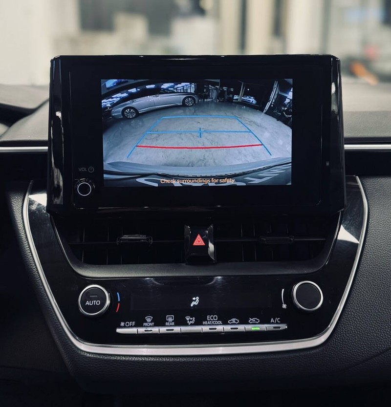 Toyota Corolla Vehicle Full-screen Gallery Image 13
