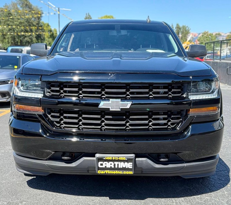 Chevrolet Silverado 1500 Vehicle Full-screen Gallery Image 03