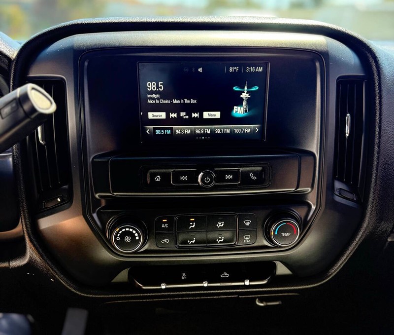 Chevrolet Silverado 1500 Vehicle Full-screen Gallery Image 11