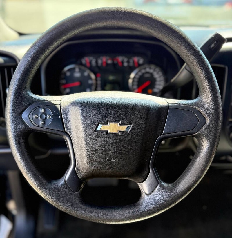 Chevrolet Silverado 1500 Vehicle Full-screen Gallery Image 12