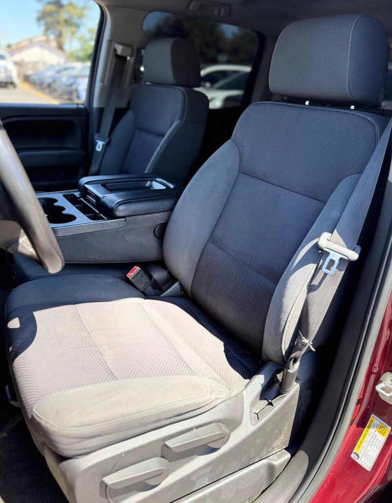 Chevrolet Silverado 1500 Vehicle Full-screen Gallery Image 12