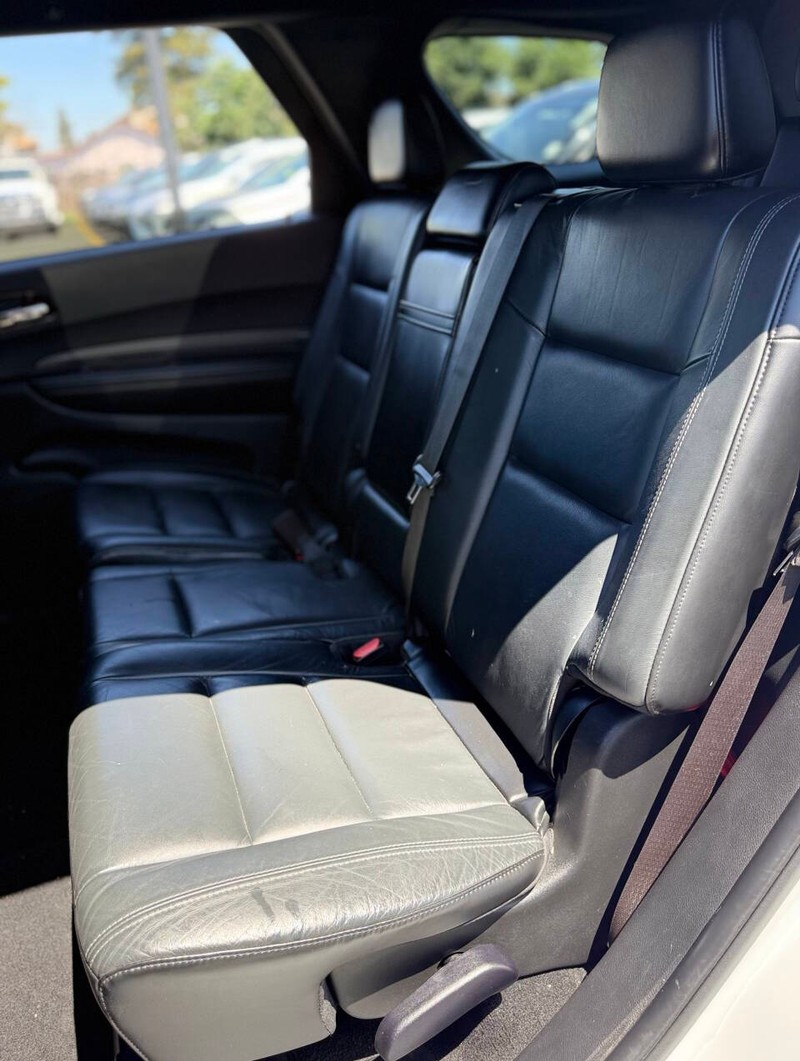 Dodge Durango Vehicle Full-screen Gallery Image 16