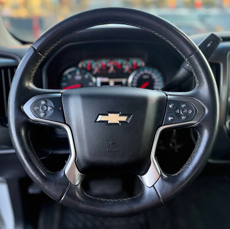 Chevrolet Silverado 1500 Vehicle Full-screen Gallery Image 11