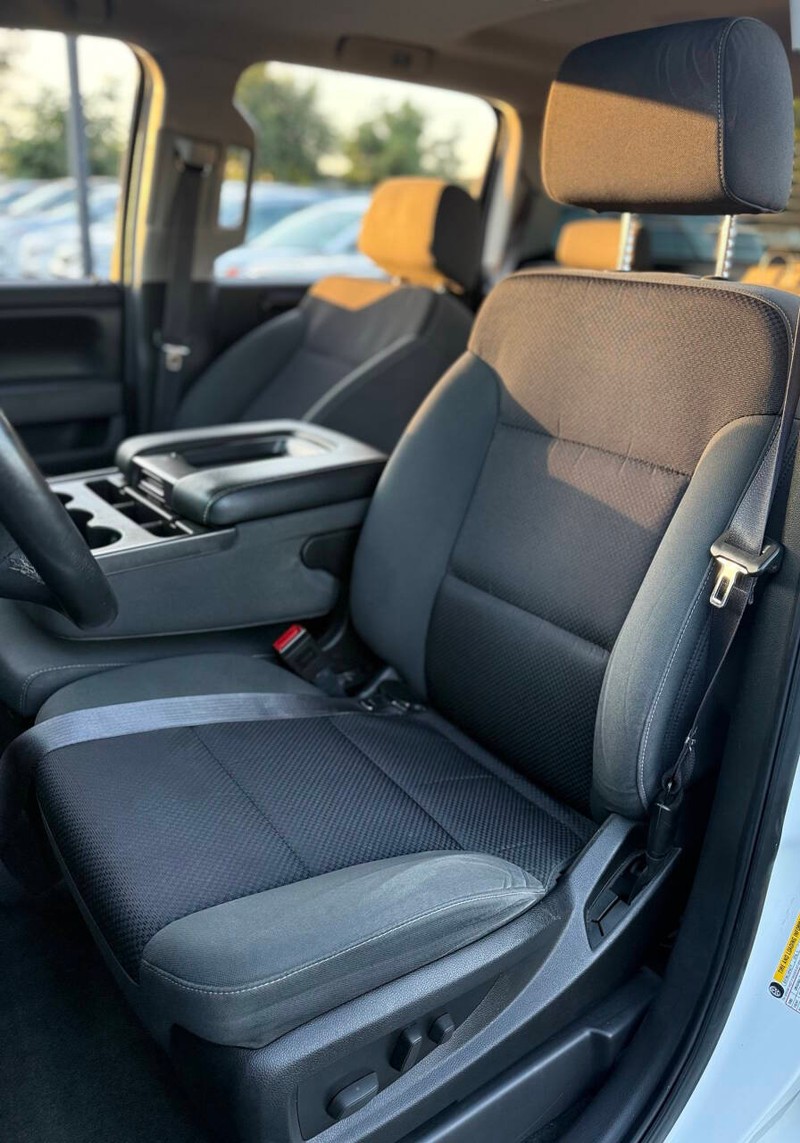 Chevrolet Silverado 1500 Vehicle Full-screen Gallery Image 13