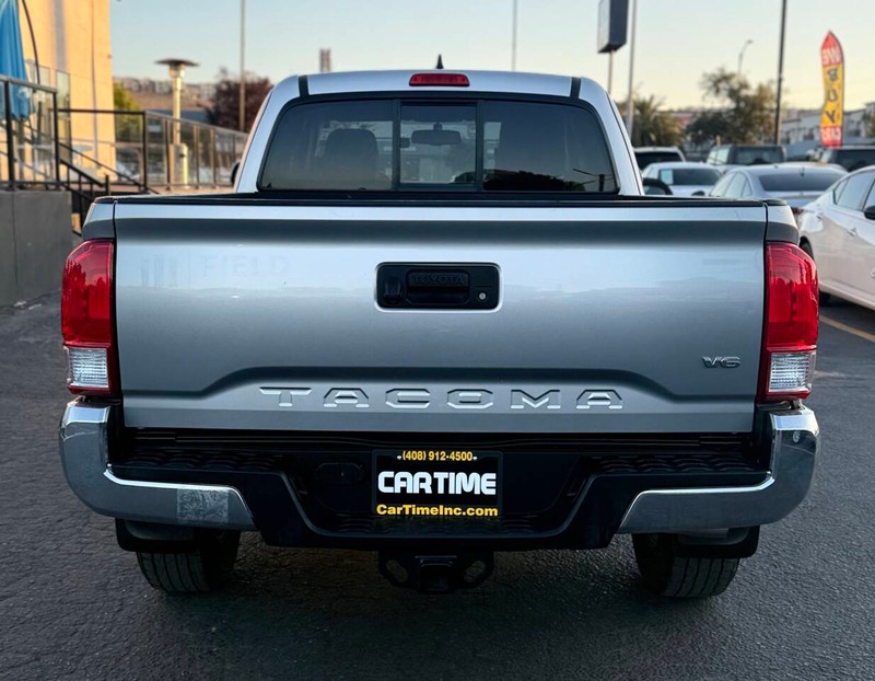 Toyota Tacoma Vehicle Full-screen Gallery Image 07