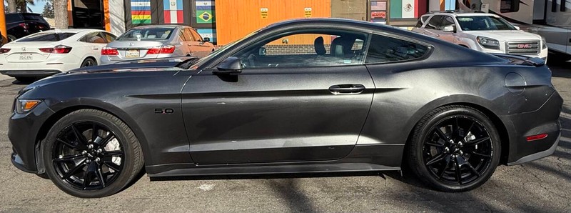 Ford Mustang Vehicle Full-screen Gallery Image 04