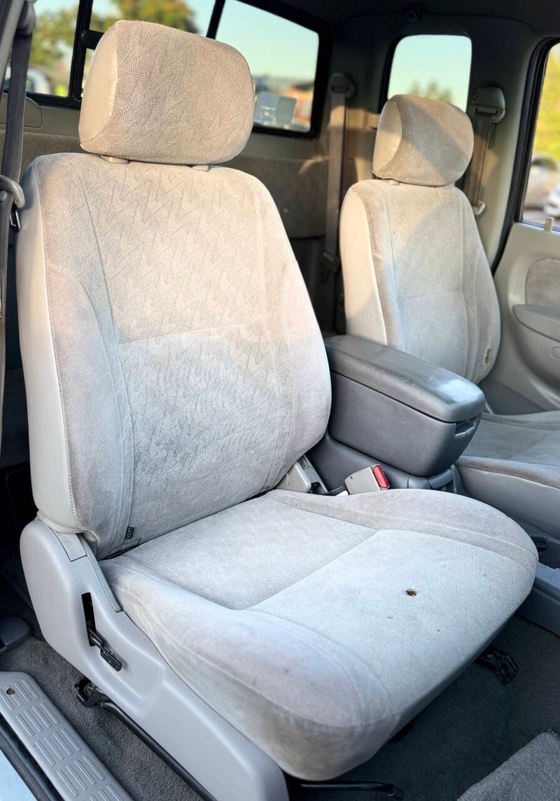 Toyota Tacoma Vehicle Full-screen Gallery Image 13