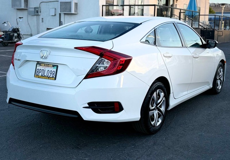 Honda Civic Sedan Vehicle Full-screen Gallery Image 06