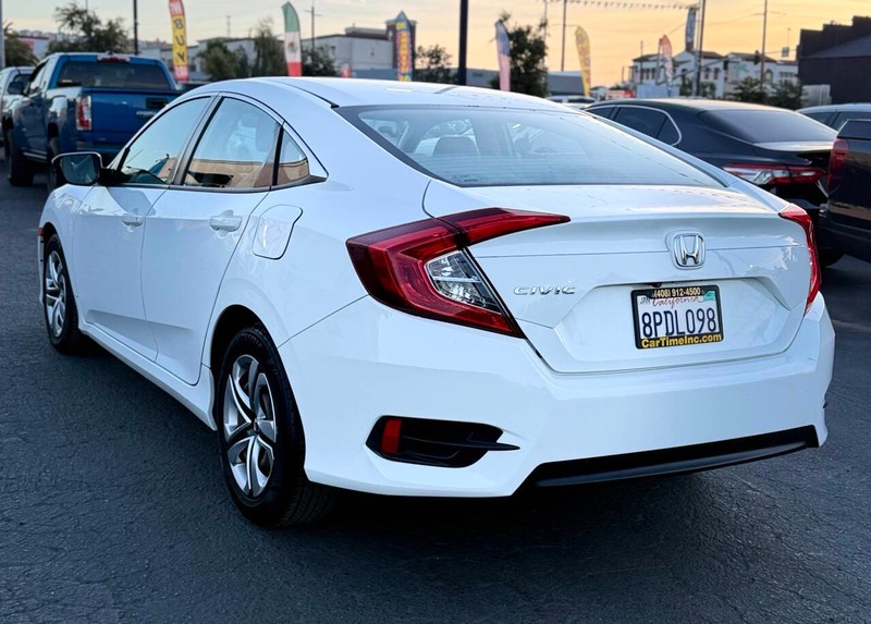 Honda Civic Sedan Vehicle Full-screen Gallery Image 08