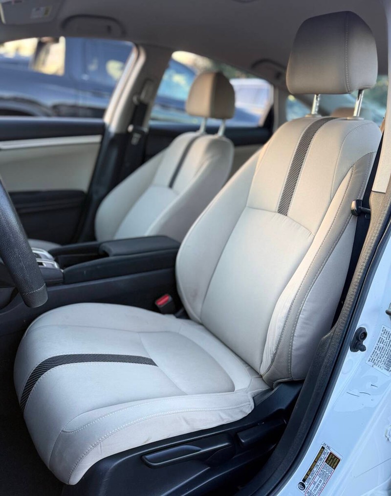 Honda Civic Sedan Vehicle Full-screen Gallery Image 12